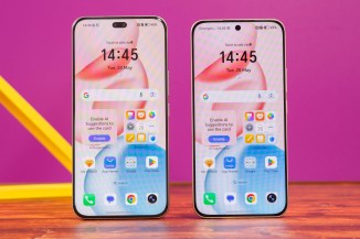 The Honor 400 Pro next to Honor 400