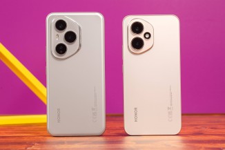 The Honor 400 Pro next to Honor 400