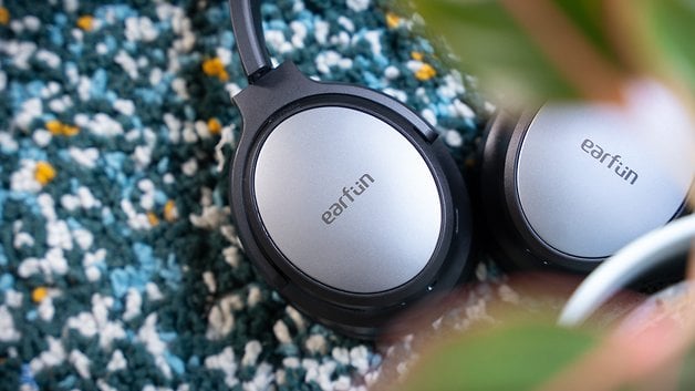 Earfun Tune Pro - It is difficult to get anything better for $ 70 7 About a proximated headphone with a tight surface with a plant in the front.