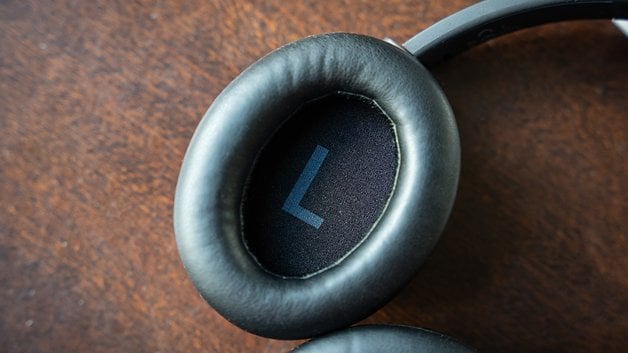 Earfun Tune Pro - It is difficult to get anything better for $ 70 6 Selected close to the Lear Tune Pro headphone, indicates that it is left.