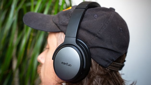 Earfun Tune Pro - It is difficult to get anything better for $ 70 4 A man with a long hair wearing a black hat and bne head headphones.