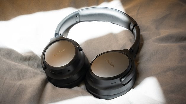 Earfun Tune Pro - It is difficult to get anything better for $ 70 9 There is a pair of black headphones to tag on a gray surface.