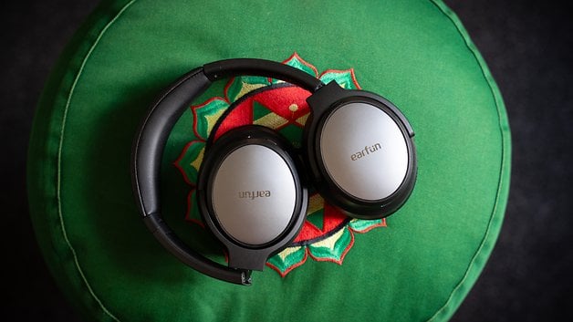 Earfun Tune Pro - It is difficult to get anything better for $ 70 3 Black earphones and silver Pro tunnel on a green decorative pillow.
