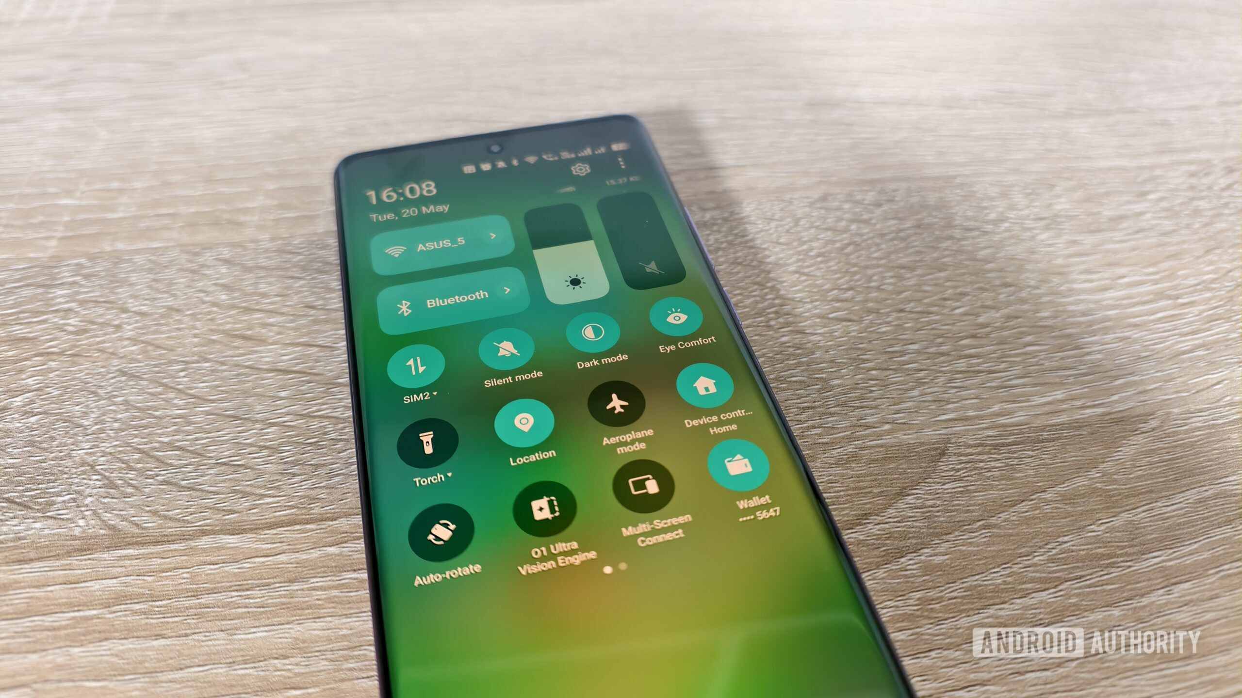 My phone was giving me migraines, so I made these five changes 1 A smartphone that shows the dark situation and eye rest shortcuts