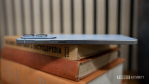 Samsung Galaxy S25 Edge Shight appears above books