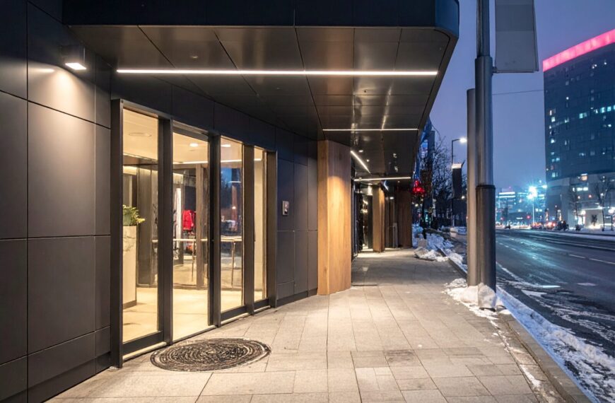 Smart AI Blog – Smarter Content for a Smarter World 39 The Human Behind the Door – O’Reilly